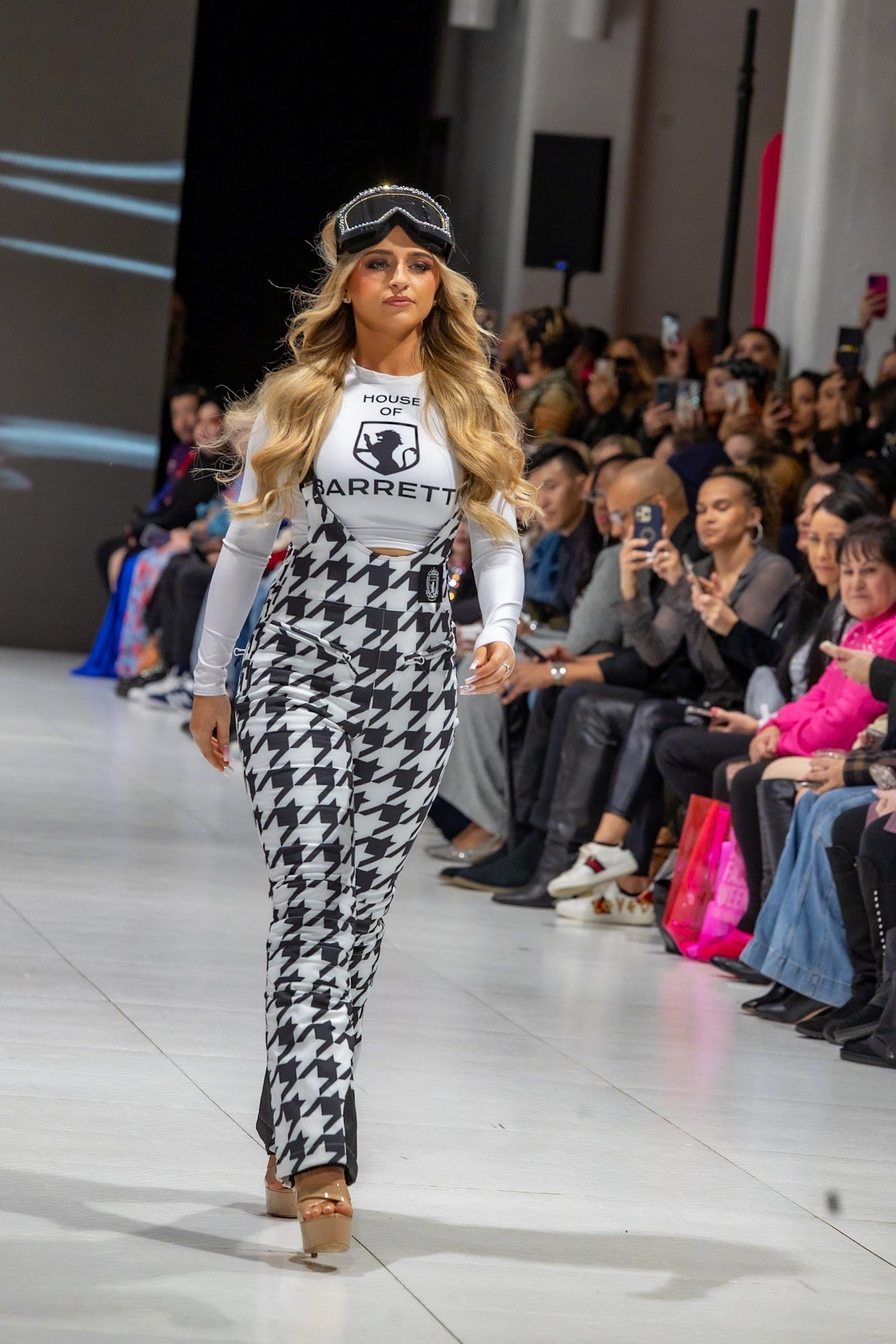 CROP LONG SLEEVE LOGO SHIRT